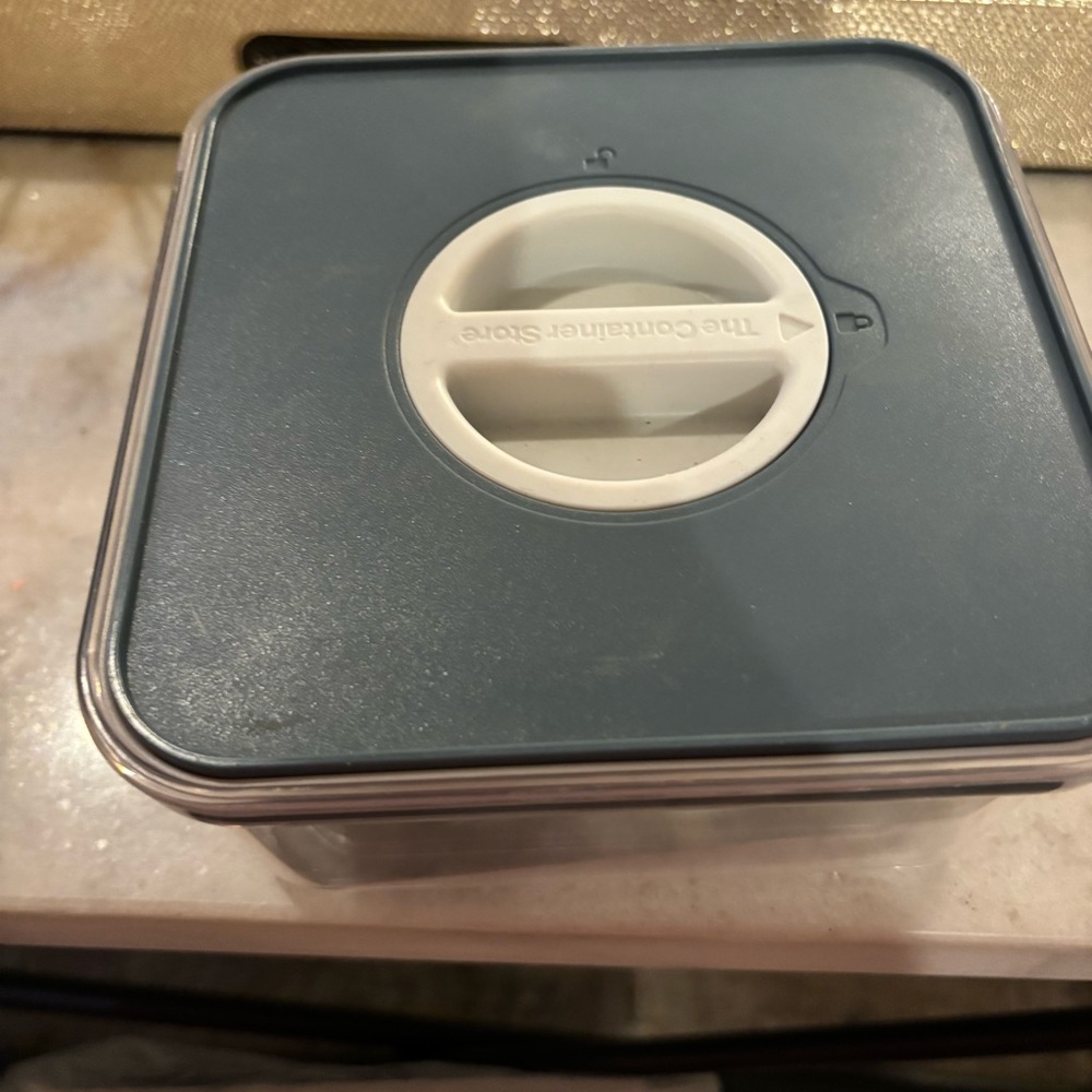 ❗️The Container Store Turn & Seal Airtight Food Storage Gray and Clear 30 oz - Picture 8 of 9